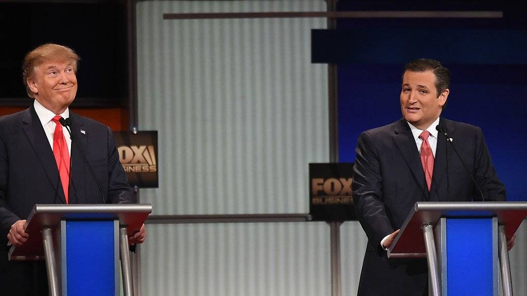 Der texanische Senator Ted Cruz (links) und Geschäftsmann Donald Trump lieferten sich an der Debatte in North Charleston einen heftigen Schlagabtausch. Beide wollen für die Republikaner US-Präsident werden.