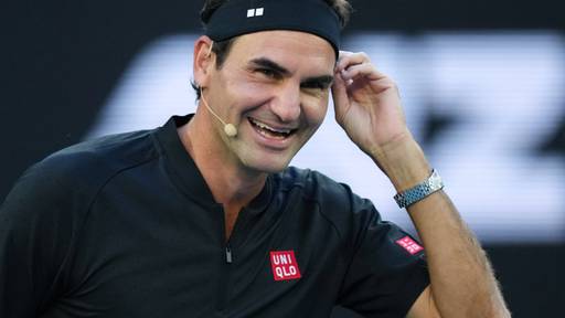 Roger Federer schlägt in New York auf