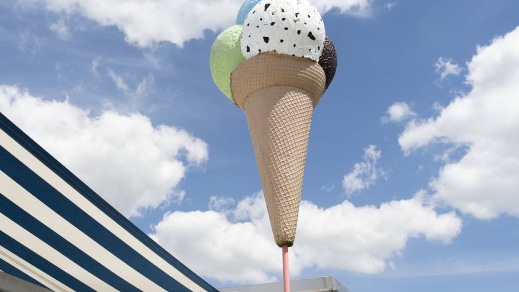 Ein Häftling wollte seine baldige Entlassung mit seinen Mitinsassen feiern. Nun hat er einen schriftlichen Verweis der Gefängnisleitung und 570 Franken Gerichtskosten. (Symbolbild)