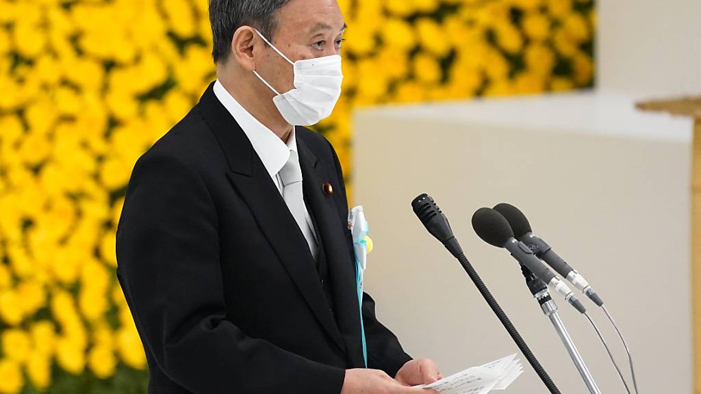 Yoshihide Suga, Ministerpräsident von Japan, hält eine Rede während einer Gedenkfeier zum 76. Jahrestag der Kapitulation Japans im Zweiten Weltkrieg. Foto: Pool/ZUMA Press Wire/dpa