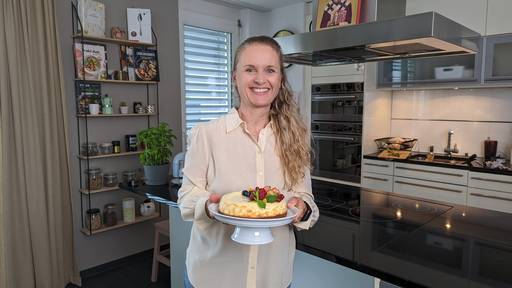 Daliborka Petrovic aus Glattpark backt einen «Cheesecake» 