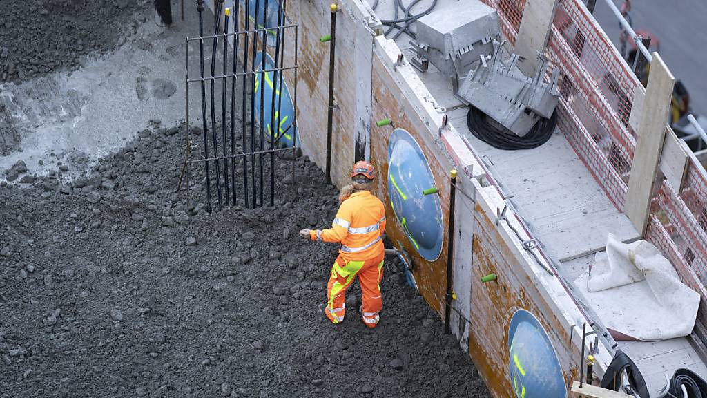 Der Menschenhandel wird in der Schweiz laut Expertin Julia Kuruc nicht stark genug unterbunden. So liessen Kontrollen auf Baustellen zu wünschen übrig. (Symbolbild)