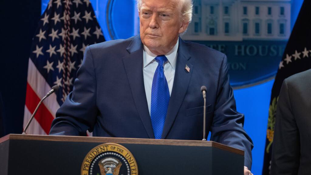 Trump unterzeichnet Anordnung für neuen Zoll