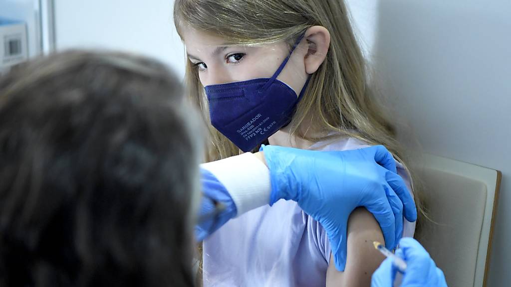 In Österreich werden Kinder seit November gegen das Coronavirus geimpft. (Archivbild)