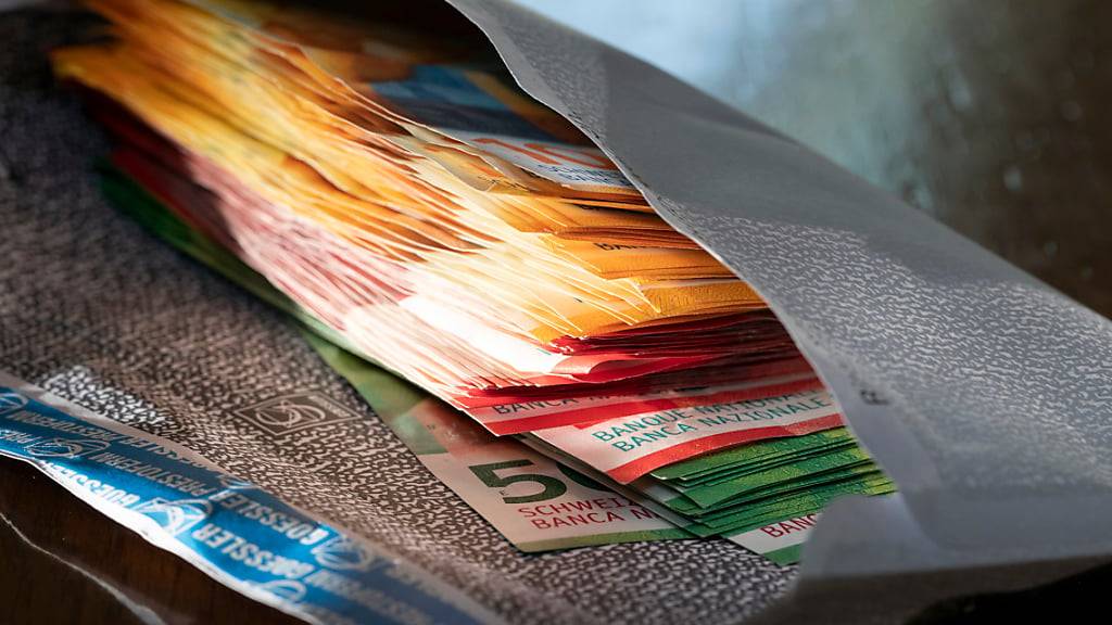 Kurz nach der Geldübergabe klickten die Handschellen. (Symbolbild)