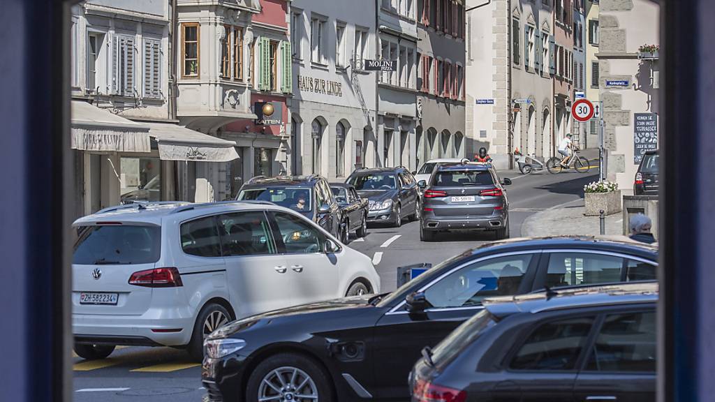 Das Verkehrsproblem in der Stadt Zug bleibt ungelöst, der Entlastungstunnel wurde am Sonntag abgelehnt. (Archivbild)