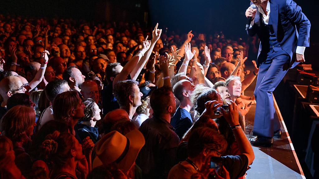 Der Australische Musiker Nick Cave und seine Band The Bad Sees am Montreux Jazz Festival 2022. (Archivbild)