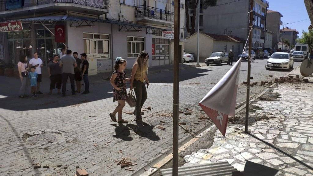 Menschen in der Stadt Bozkurt: In der türkischen Provinz Denizli hat ein Erbeben die Menschen in Angst versetzt.