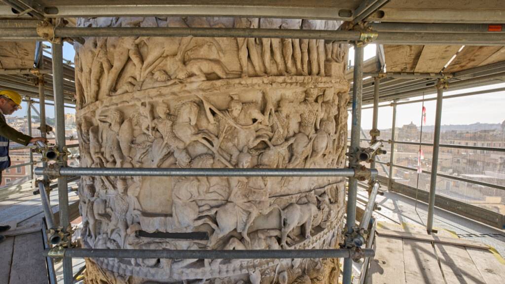 Die Mark-Aurel-Säule in Rom wird mit Hightech geputzt.