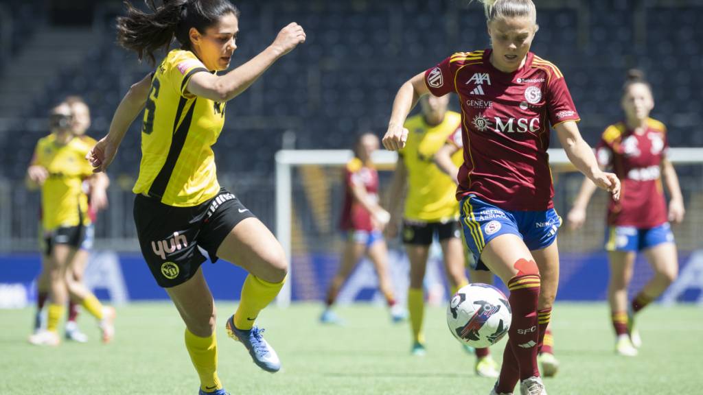 Therese Simonsson (rechts), im Duell mit YB-Captain Laura Frey, schoss zwei Tore für Servette Chênois