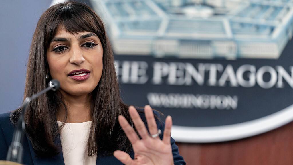 ARCHIV - Vize-Pentagon-Sprecherin Sabrina Singh, hier im Jahr 2022, informierte zuletzt über den mysteriösen Fall eines amerikanischen Soldaten. Foto: Andrew Harnik/AP/dpa