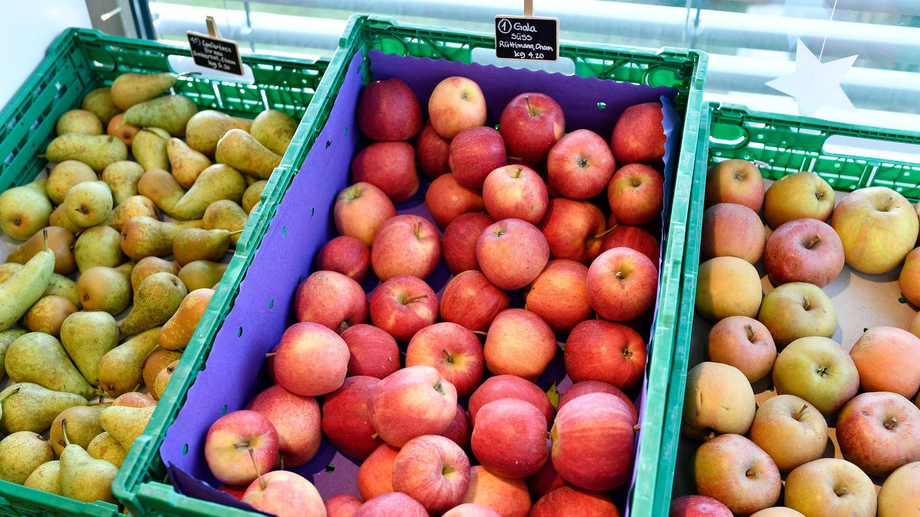 Die Schweizerische Gesellschaft für Ernährung empfiehlt, zwei Portionen Früchte pro Tag zu essen. 