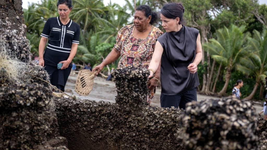 Im Mittelpunkt der einwöchigen Reise von Außenministerin Baerbock nach Australien, Neuseeland und Fidschi steht die Sicherheitspolitik und der Klimaschutz. Foto: Sina Schuldt/dpa