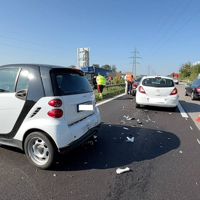 Vier verletzte bei Auffahrunfällen auf A1 bei Oberbuchsiten