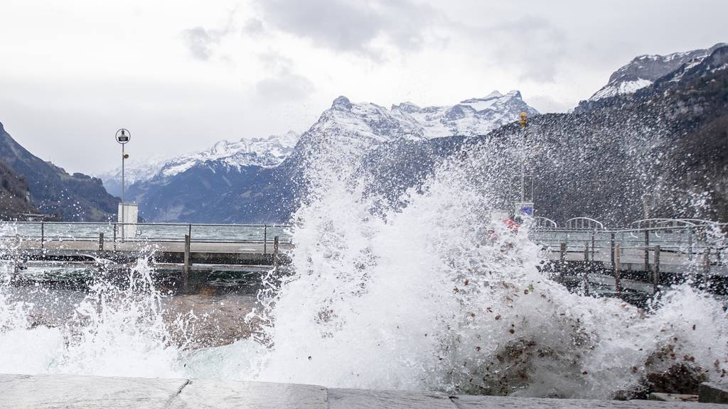 Die Luzerner Wasserpolizei klärt auf: So verhältst du dich auf rauer See richtig