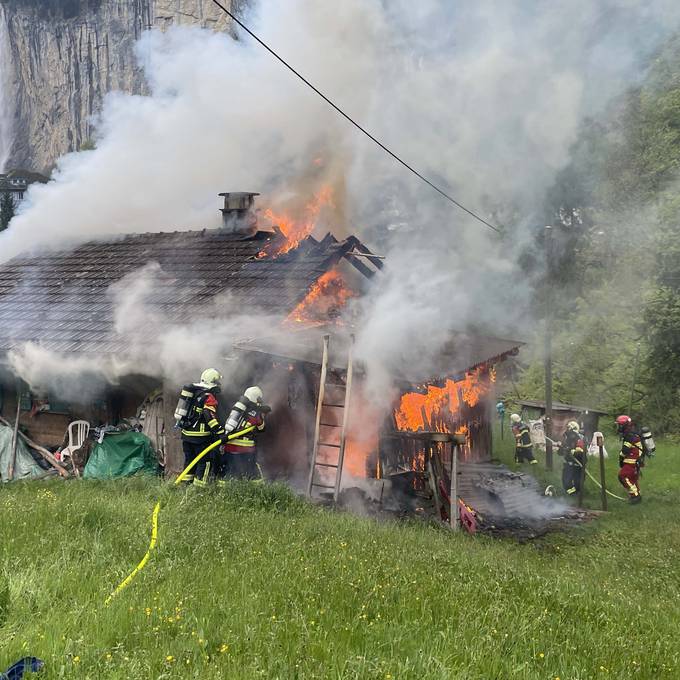 Einfamilienhaus geht in Lauterbrunnen in Flammen auf