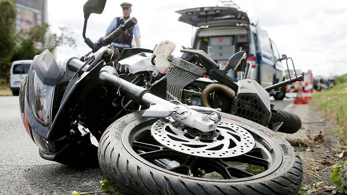 Motorradfahrer stürzt in Schaffhausen in Kurve und verletzt sich