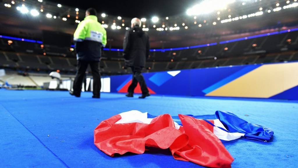 Nach dem Testländerspiel in Paris standen die Franzosen den Gästen aus Deutschland in den Katakomben bei (Symbolbild).