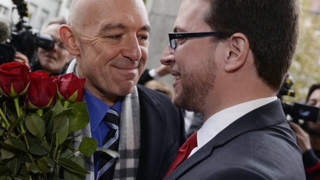 Der frischgewählte Zürcher Ständerat Daniel Jositsch (l.) strahlt mit SP-Kantonalpräsident Daniel Frei.
