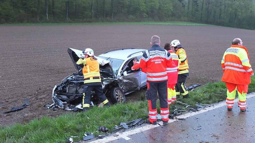 Bei der Frontalkollision zwischen Meisterschwanden AG und Aesch LU wurden beide Fahrzeuge total beschädigt.