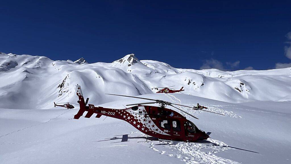 Sieben Helikopter von Air-Glaciers, Air Zermatt und Rega standen bei der Rettungsaktion im Einsatz.