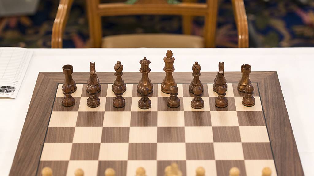 Die Schachfiguren in Ausgangsposition auf dem Brett (Archivbild)