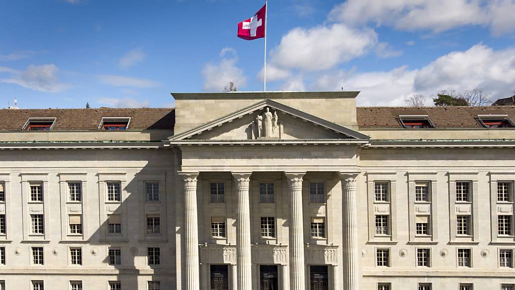 Das Bundesgericht muss über den Bau eines Bundesasylzentrums in Rümlang entscheiden. Bis es so weit ist, kann der Bau nicht gestartet werden. (Archivbild)