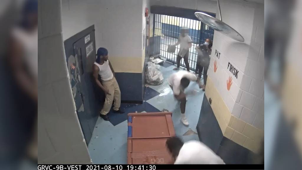 New Yorker Gefängnis Rikers Island: Videos zeigen Kontrollverlust der Wachen