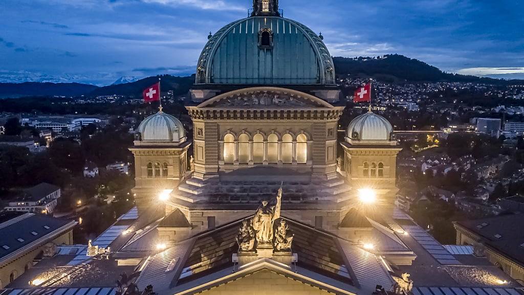 Laut der jüngsten Umfrage zu den Nationalratswahlen 2023 gewinnt die SVP dazu, die Grünen verlieren. (Archivbild)