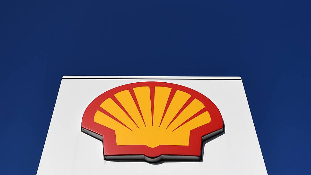 Weil sich eine Gruppe von Greenpeace-Aktivisten auf See Zugang zu einer fahrenden Ölplattform verschaffte, hat der Ölkonzern Shell die Umweltschutzorganisation auf Schadenersatz verklagt. (Archivbild)