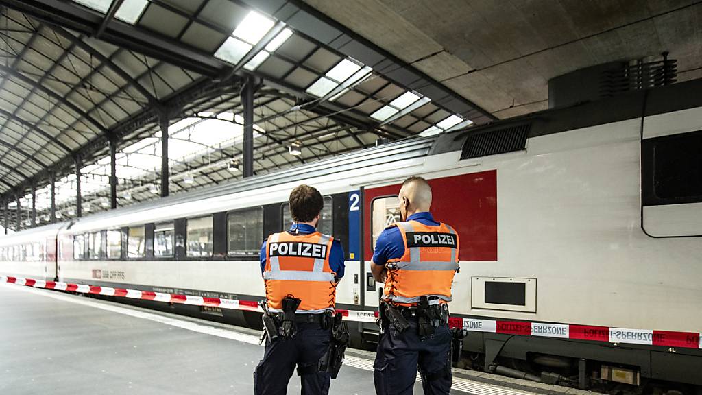 Die Luzerner Polizei setzte am Ostermontag im Bahnhof Tränengas und Gummischrot gegen FC-St.Gallen-Fans ein. (Archivbild)