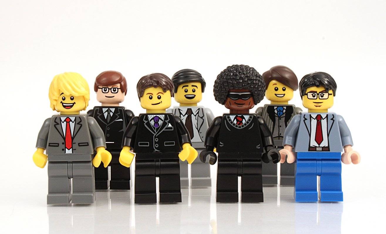 Die Lego-Figuren greifen immer auch aktuelle Themen auf. Hier sind es einfach ein paar Businessmänner. (Bild: iStock)