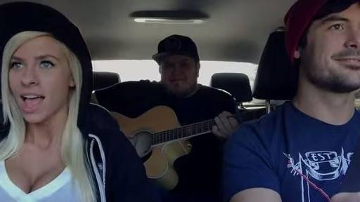 Youtube-Star: Andie Case singt Hits während Autofahrt