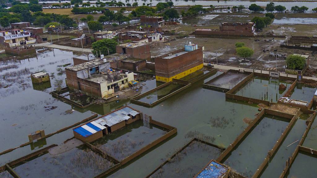 Verheerende Fluten nach tagelangen Monsun-Regen in Indien. Mindestens hundert Personen kamen ums Leben.