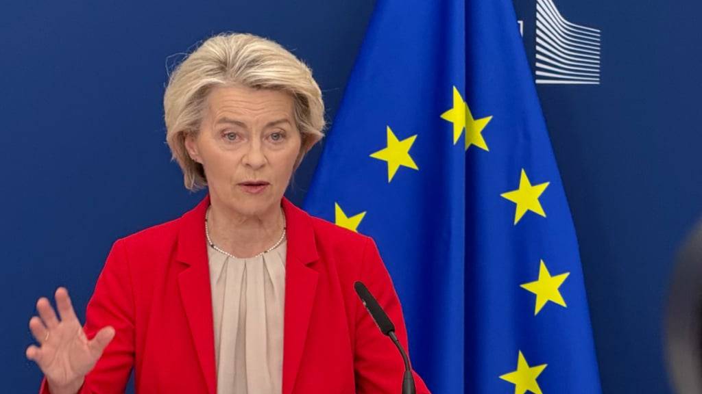 ARCHIV - EU-Kommissionspräsidentin Ursula von der Leyen bei einer Pressekonferenz. Foto: Helena Dolderer/dpa