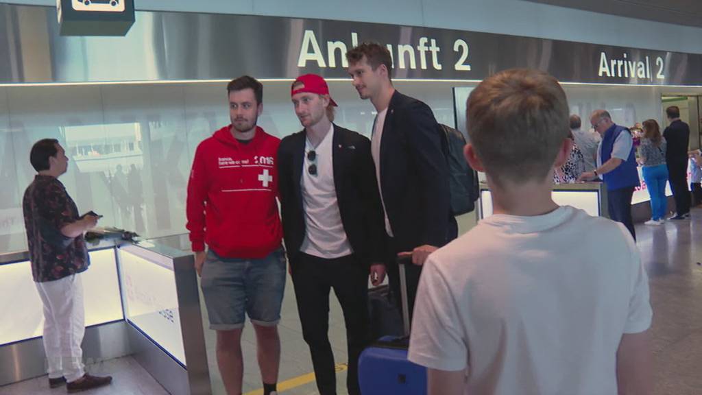 Geknickte Hockey-Nati wird am Flughafen von Fans empfangen