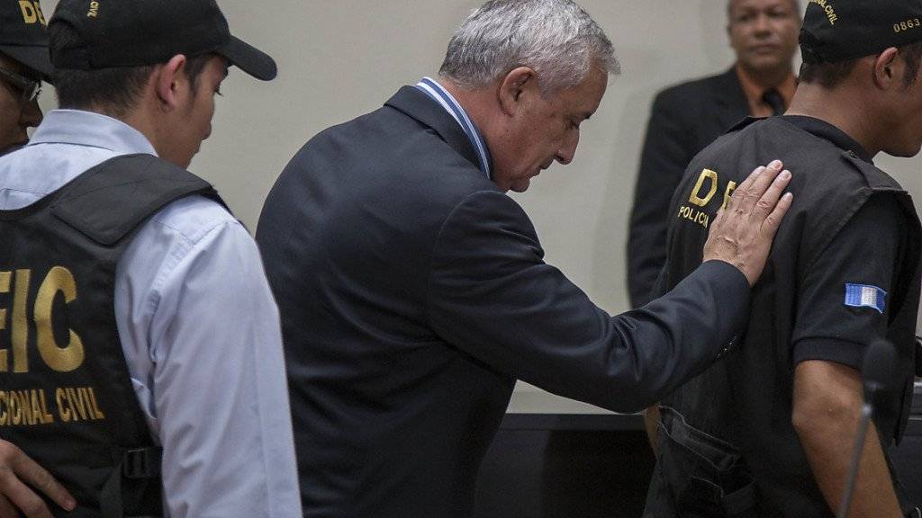 Der ehemalige Präsident Guatemalas, Otto Perez, wird der Korrpution verdächtigt. Vor allem aus seiner Partei sind kurz nach Beginn der neuen Legislatur schon zahlreiche Parlamentarier zu anderen Gruppierungen übergelaufen. (Archivbild)