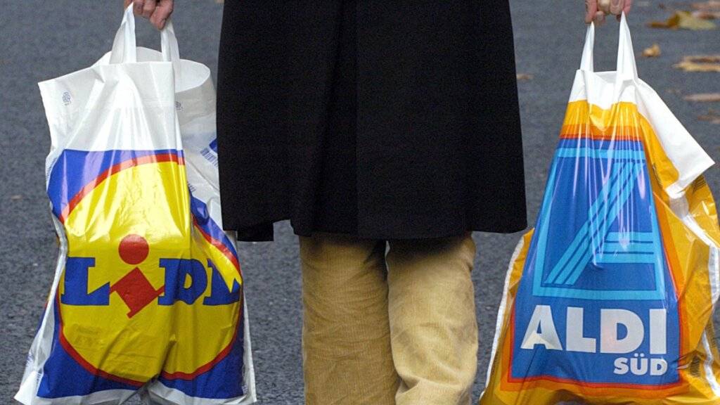 Die deutschen Discounter Aldi und Lidl wollen das Geschäft in Grossbritannien weiter ausbauen. Aldi will dafür in diesem Jahr insgesamt 550 Millionen britische Pfund in die Hand nehmen.(Symbolbild)