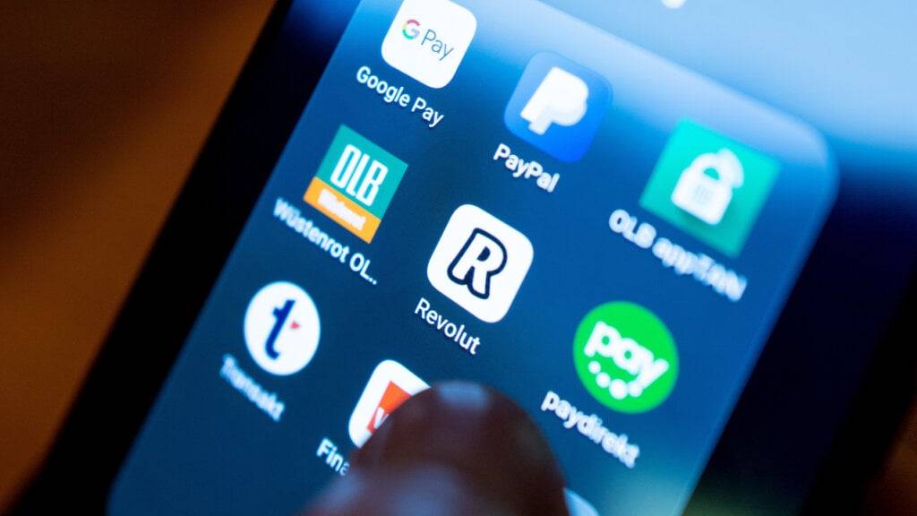Die Neobank Revolut will bis Mitte 2027 die Marke von 100 Millionen Privatkunden knacken. (Archivbild)