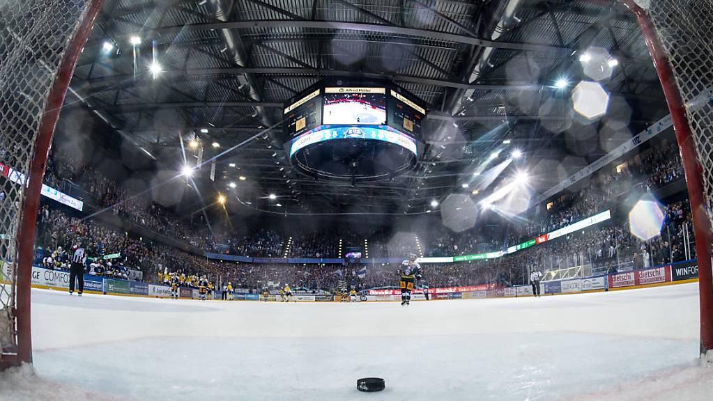 Veranstaltungen wie Eishockeyspiele mit über 1000 Personen sollen wieder möglich sein, findet die Zuger Regierung.