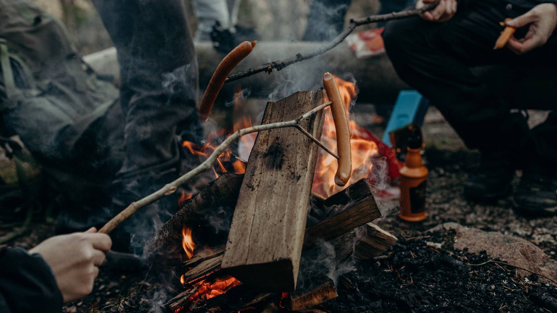 Feuer entfachen und «brötle» - allseits beliebt!