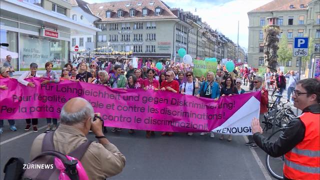 20‘000 demonstrieren in Bern für Lohngleichheit