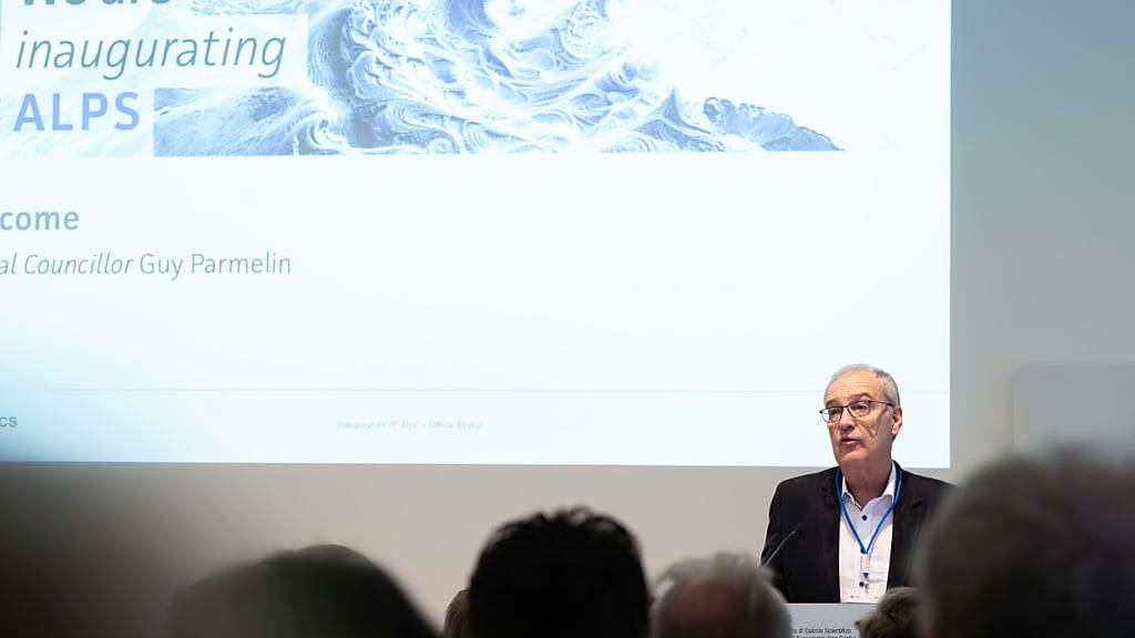 Bundesrat Guy Parmelin spricht an der Einweihung des Supercomputers Alps, am nationalen Hochleistungsrechenzentrum CSCS (Centro Svizzero di Calcolo Scientifico/Swiss National Supercomputing Centre) in Lugano © KEYSTONE / TI-PRESS / SAMUEL GOLAY