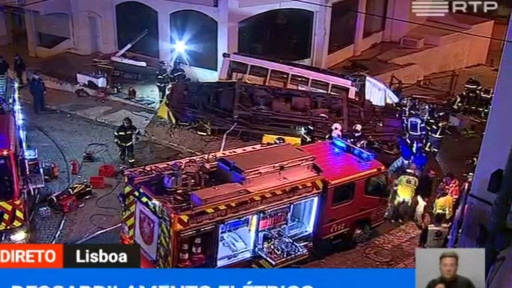 Vom historischen Tram blieben nach dem Unfall in der Lissabonner Innenstadt nur Trümmer übrig.