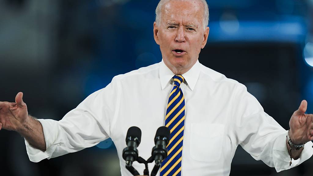 Mit der grundsätzlichen Einigung auf ein billiardenschweres Infrastrukturpaket im Senat hat US-Präsident Joe Biden einen wichtigen Erfolg errungen. (Archivbild)