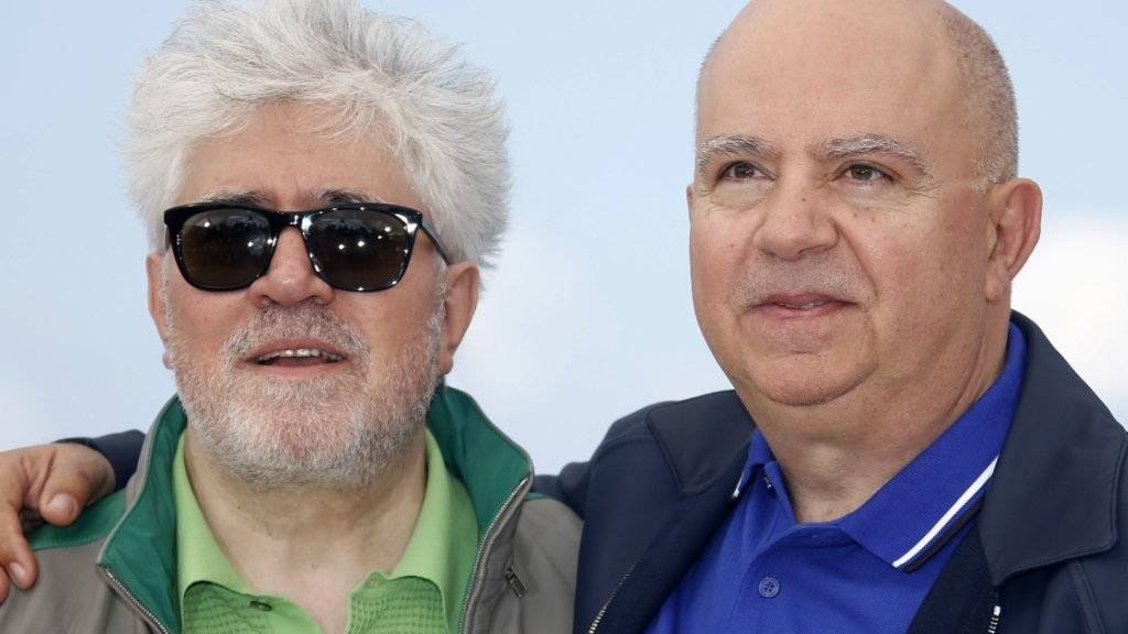 Regisseur Pedro Almodovar (l) und sein Produzent und Bruder Agustin am Dienstag in Cannes, wo sie den Film «Julieta» vorstellten. Weil ihre Namen in den «Panama Papers» aufgetaucht sind, fühlten sie sich auf dem Festival etwas ungemütlich.