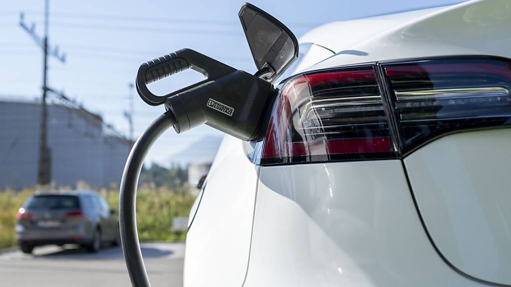 Die Zuger Energiefirma WWZ erhöht die Strompreise auch an ihren Ladestationen für Elektroautos. (Symbolbild)