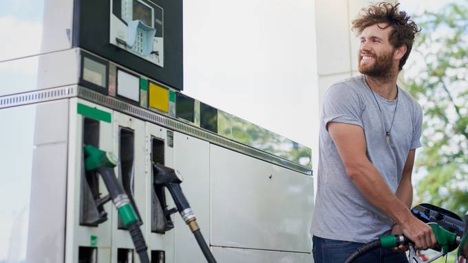 Unter 1.60 Franken pro Liter: Warum kleine Tankstellen im Aargau so günstig sind