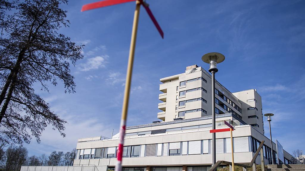 Das Spital Wolhusen soll umgebaut werden - eine Beschwerde von Dritten zur Umgebungsgestaltung wurde zurückgezogen. (Archivbild)