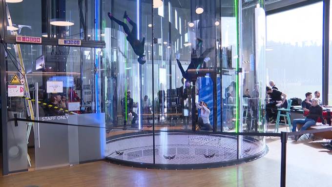 Indoor-Skydiver messen sich an Schweizer Meisterschaft in Winterthur